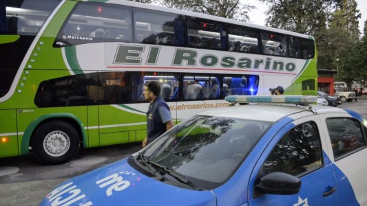 Atacaron a piedrazos al micro de Newell's