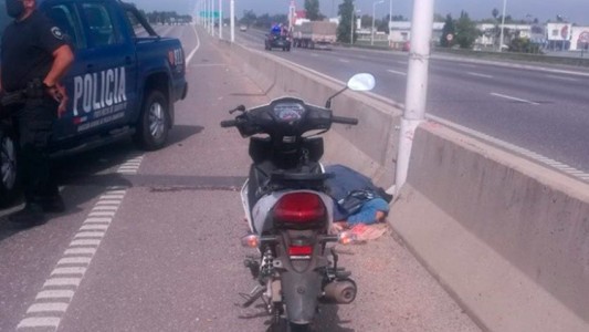 Tras perder el control de su vehículo, murió un motociclista en Av. Circunvalación