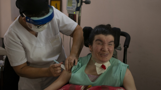 Covid-19: Comenzó la vacunación a personas electrodependientes en la provincia