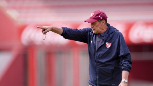 "El penal que inventó Vigliano contra Racing me provocó tal estrés que tuve covid", dijo Falcioni