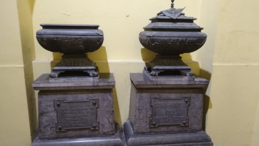 Robo a la historia: sustrajeron la tapa de un cofre de la Catedral santafesina