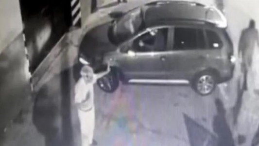 Cuatro delincuentes armados le robaron el auto a una pareja de jubilados en Lanús