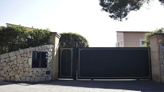 Por su perro, arrestaron a una mujer que fingió la muerte tras una estafa millonaria