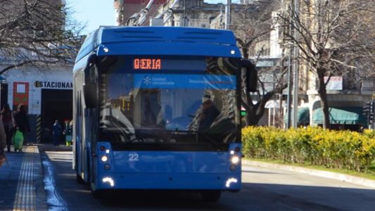 Por la presencialidad en escuelas en marzo se registró una suba de usuarios en los colectivos