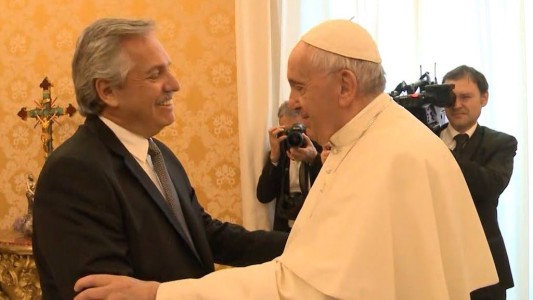 Productos orgánicos, medalla de Malvinas y un libro de Discépolo: los regalos del Presidente al Papa