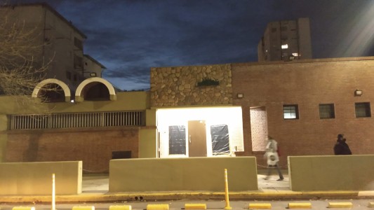 Aparecieron pintadas antisemitas en la DAIA de Bahía Blanca