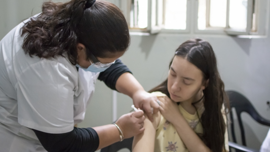 COVID-19: La provincia comenzó la vacunación en instituciones de salud mental