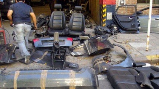 Detienen a un hijo de "El Rey del Corte", acusado de liderar una banda dedicada al robo de autos