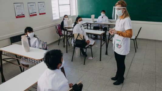 Se define hoy si retornan o no las clases presenciales en la provincia