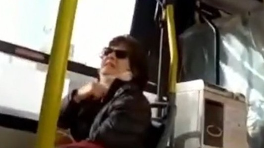 Video: mujer discriminó a estudiante extranjera. "Yo te pago la universidad"