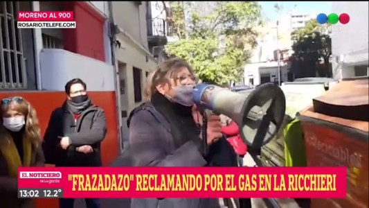 A traves de un "frazadazo", reclaman por gas en la escuela Ricchieri