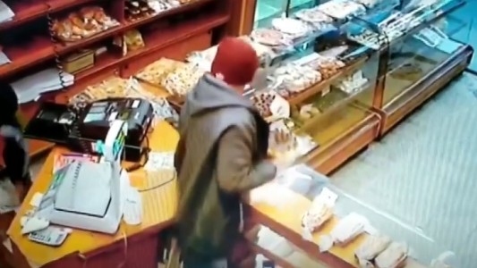 Asalto en una panadería de La Plata: se llevaron la recaudación y dos tortas