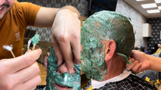 Brutal técnica: un peluquero que corta el pelo con cera