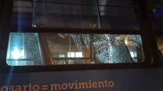 Atacaron a piedrazos un colectivo de la línea 103 que circulaba con pasajeros
