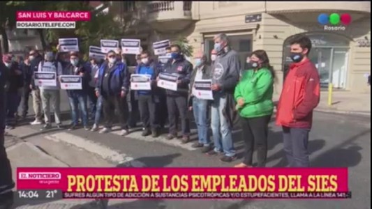 Trabajadores piden acabar con precarización laboral frente al Sies