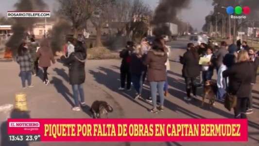 A través de un piquete, vecinos reclamaron reformas edilicias en Capitán Bermúdez