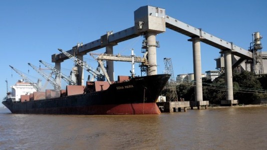 Los puertos cerealeros de la región paralizados por una huelga de la Uocra