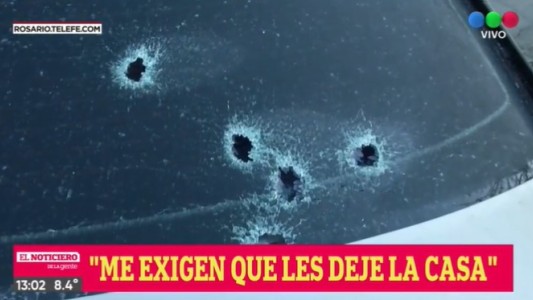 Balearon la casa y el auto de una mujer taxista