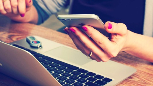 Ofrecen 600 becas de capacitación en tecnología para mujeres en la Argentina