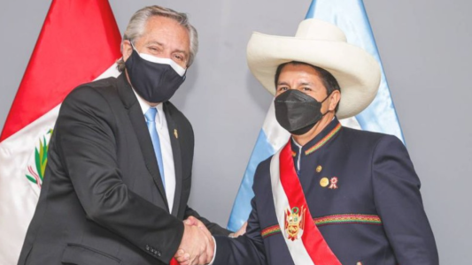 Alberto Fernández continúa aislado y espera un nuevo test de PCR tras su regreso de Perú