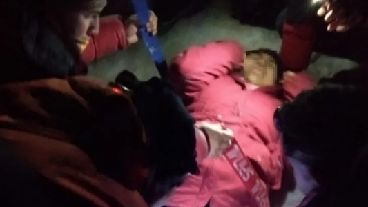 Rescataron a una mujer que se tiró de culipatín, chocó contra una piedra y se fracturó una pierna