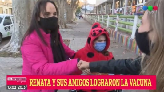 Después de tanta espera, Renata recibió la vacuna de Moderna