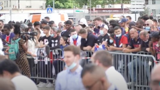 EN VIVO Gran expectativa: así esperan a Messi en París