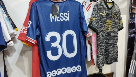 Tres Arroyos: robaron 30 camisetas de Messi de un local de indumentaria deportiva