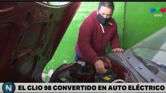 Mecánicos cordobeses innovadores: Convirtieron un Clío 98 en auto eléctrico