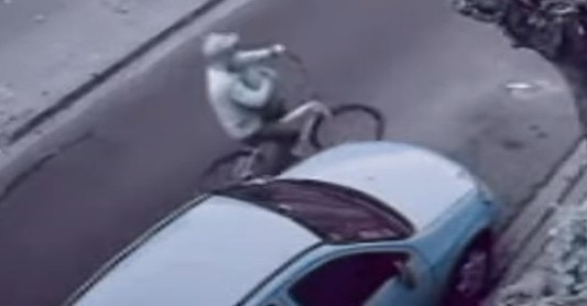 Video: "bicichorros" asaltaron a un joven en Villa Madero y los detuvieron