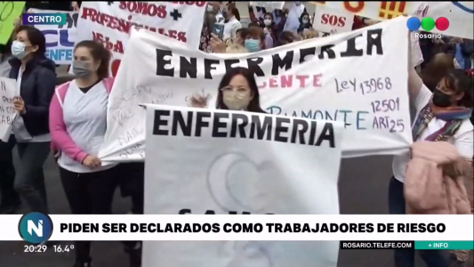 Enfermeros marcharon con el pedido de ser reconocidos como personal de riesgo