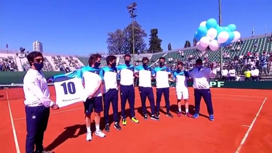 El sentido homenaje del equipo argentino de Copa Davis a Diego Maradona: suelta de globos y un especial regalo para la familia