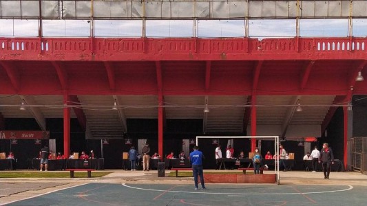 Newell’s renueva autoridades en elecciones con operativo de seguridad reforzado