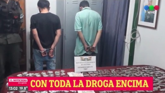 Detuvieron a dos hombres en el momento en que vendían droga en una plaza del barrio Stella Maris