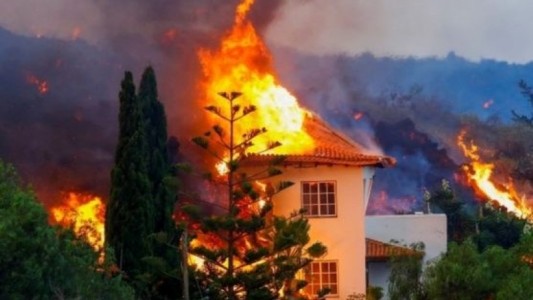 La lava del volcán en Canarias lleva arrasadas 154 hectáreas y 320 edificaciones