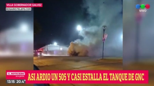 Un auto ardió en llamas en Villa Gobernador Gálvez