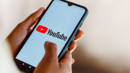 YouTube anunció que eliminará todos los videos que desinformen sobre la vacunas