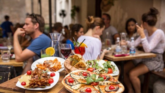 ¿Comer afuera en Argentina es caro o barato?