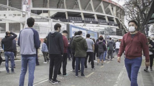 Caos por las entradas de la Selección: retrasos, quejas y hasta 15 cuadras de colas en el Monumental