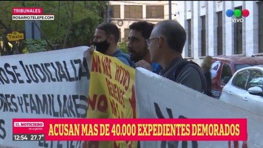 Concentración de padres frente a Tribunales Provinciales reclaman poder ver a sus hijos