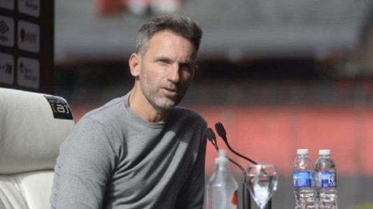 Bernardi y su salida de Newells: "Astore no fue claro cuando nos reunimos"