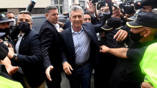 Macri le quitó el Micrófono a un periodista de C5N y lo rompió