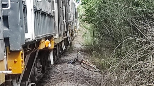 Un joven sufrió politraumatismos al quedar bajo una formación de tren