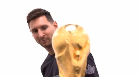 La reacción de Lionel Messi al ver la Copa del Mundo: "Es la más especial"