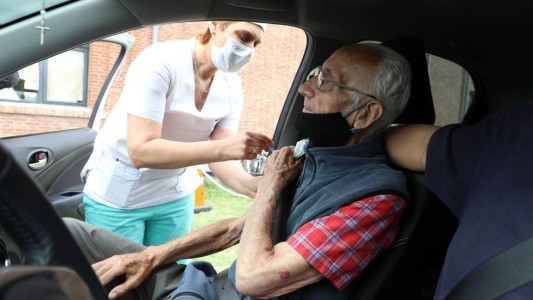 Vacuna COVID-19 en Santa Fe: ya colocan dosis de refuerzo a mayores de 70