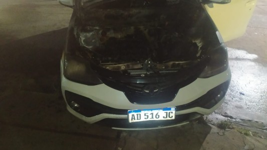 Capitán Bermúdez: prendieron fuego el auto de la presidenta del Concejo