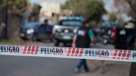 Degollaron a policía retirado en su casa de barrio Tablada