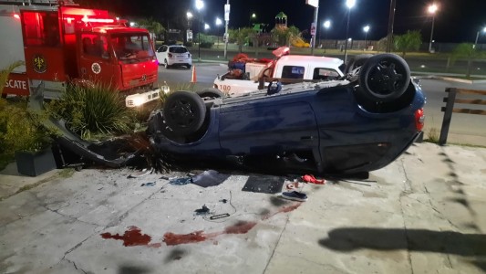 Tragedia de madrugada: se estrelló contra heladería y murió