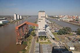 Este jueves parte la primer barcaza con contenedores del Puerto de Santa Fe