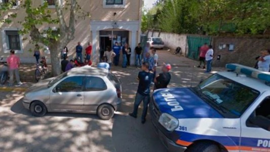 Un prefecto fue baleado por un motochorro cuando esperaba el colectivo para ir a trabajar